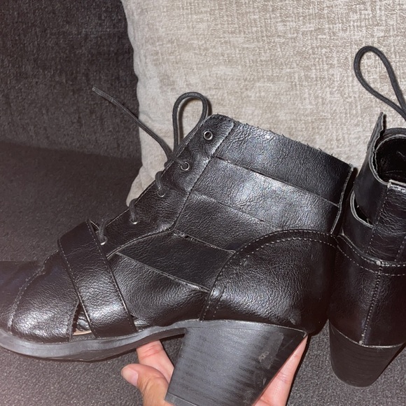 Boots - Picture 7 of 7